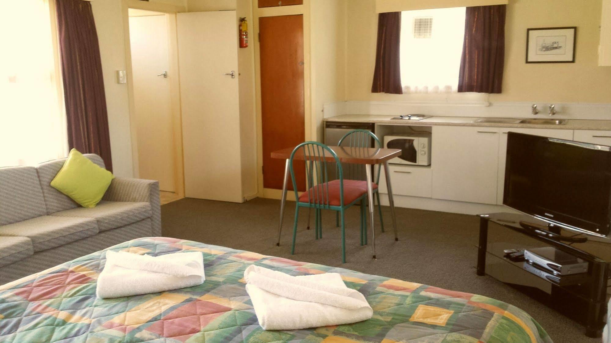 Lantern Court Motel Рийфтън Екстериор снимка