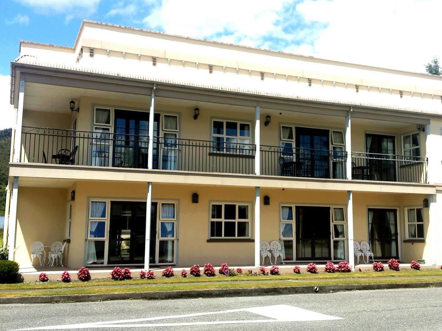 Lantern Court Motel Рийфтън Екстериор снимка